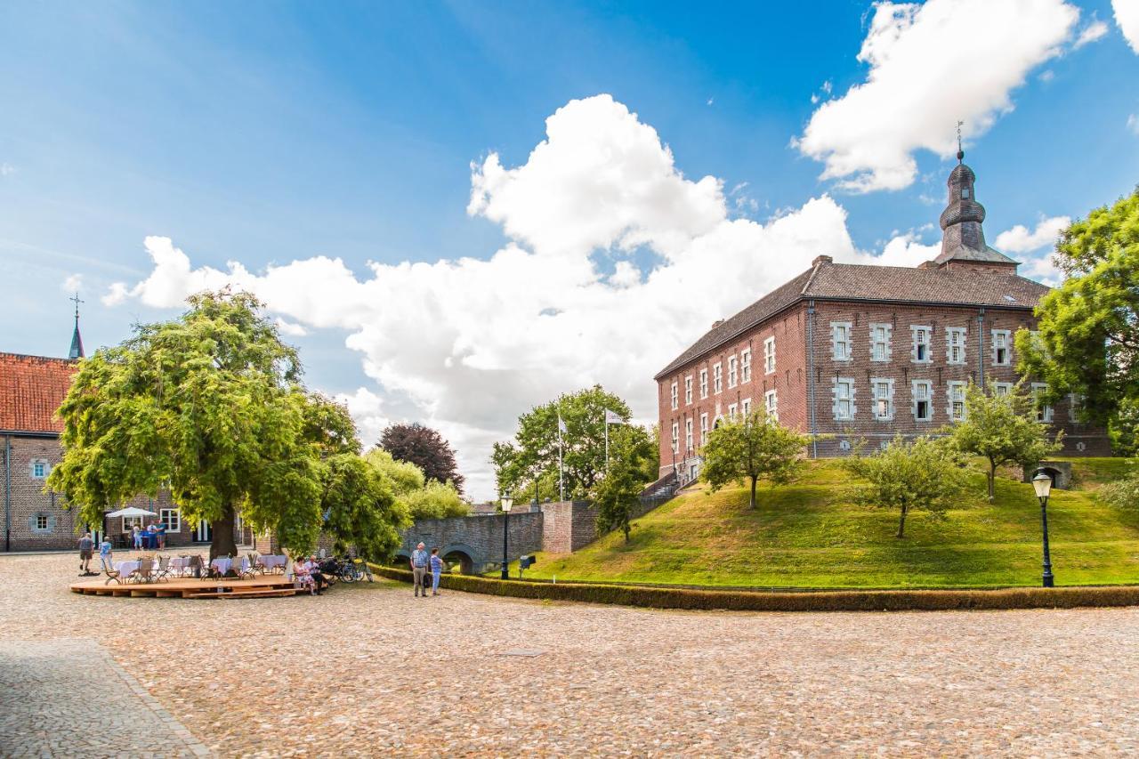 Landgoed Kasteel Limbricht Panzió Kültér fotó
